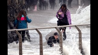 Sneaker wave in Portrush28th Oct 2020 People getting caught in a high water surge in Portrush [upl. by Atolrac]